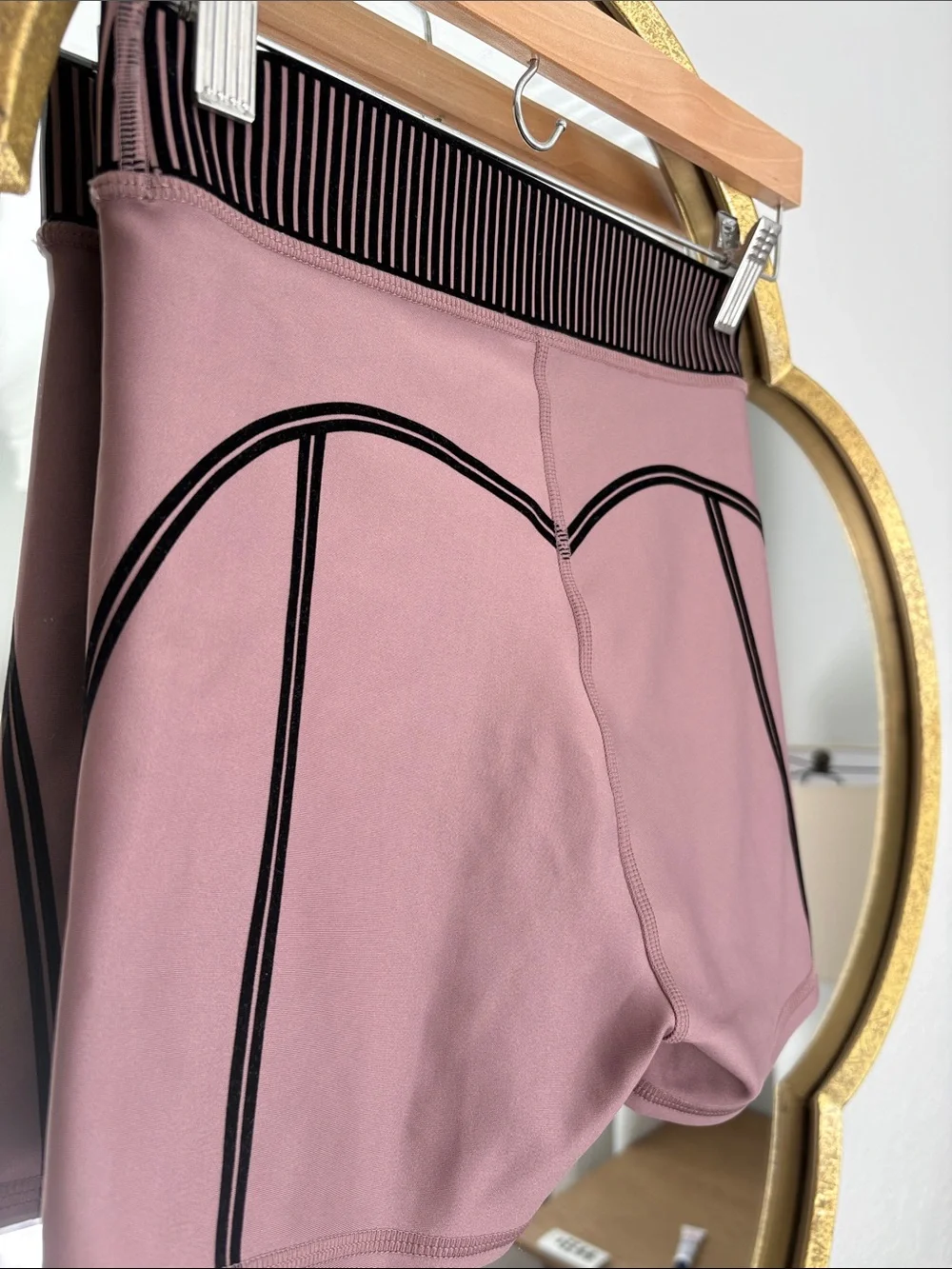 NWOT ALO Yoga smoky quartz High-Rise Bike Shorts with Contrast Waistband